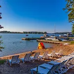 Robert's Port Hotel 4*