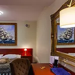 Robert's Port Hotel Mikolajki (Mragowo)