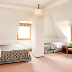 Hotel Robert's Port
