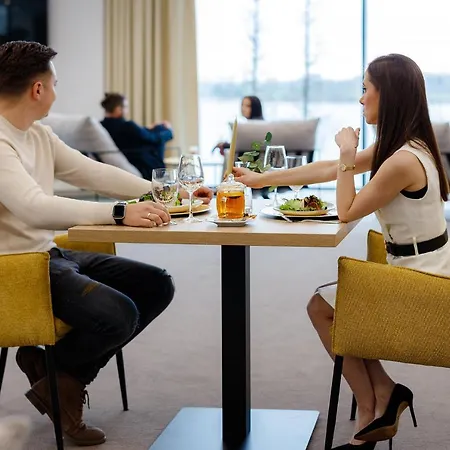 Robert's Port Hotel 4*