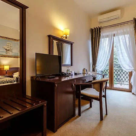 Robert's Port 4* Mikołajki