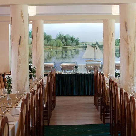 Hotel Robert's Port 4*