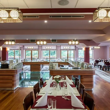 Hotel Robert's Port 4*