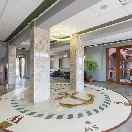 Robert's Port Mikołajki