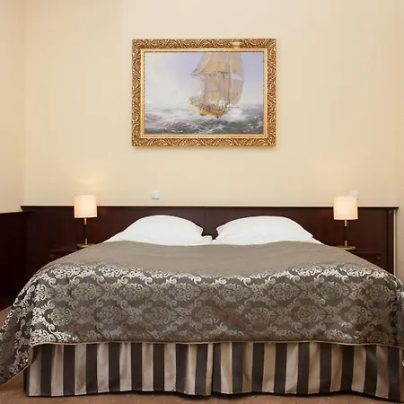 Hotel Robert's Port