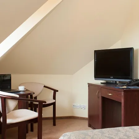 Robert's Port Hotel 4*