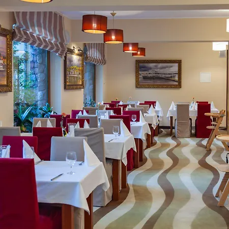 Robert's Port Mikołajki