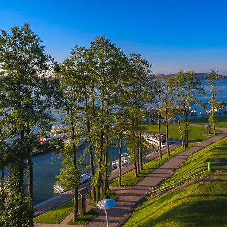 Robert's Port Mikołajki