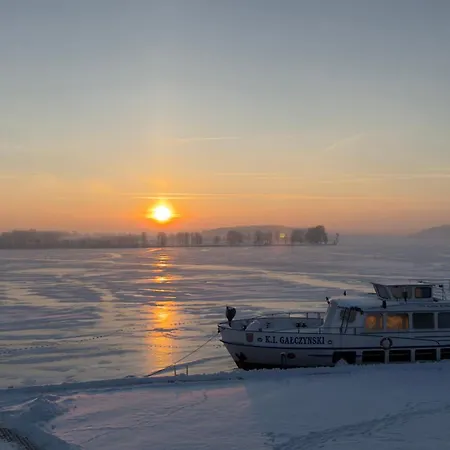 Robert's Port Hotel 4*