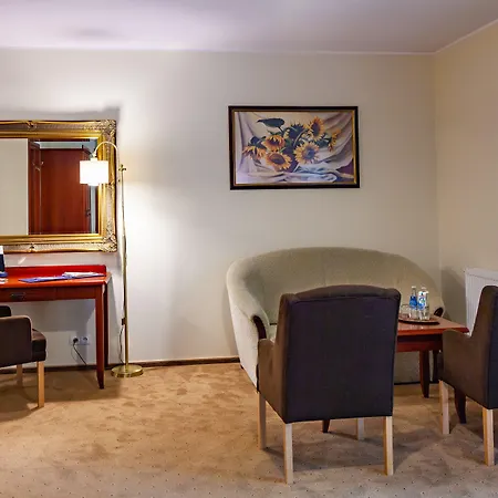 Robert's Port 4* Mikołajki