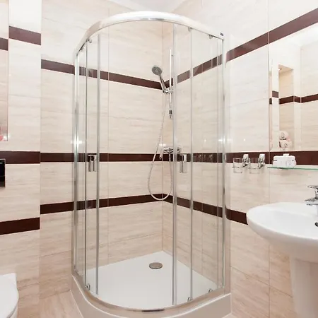 Hotel Robert's Port 4*