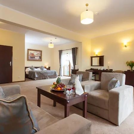 Hotel Robert's Port 4*
