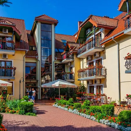 Robert's Port 4* Mikołajki