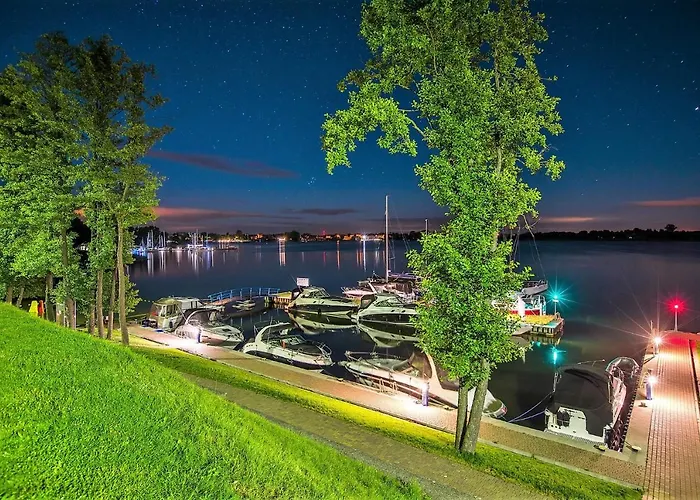 Robert's Port Hotel 4*